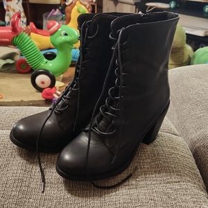 Black Rouge boots size 7